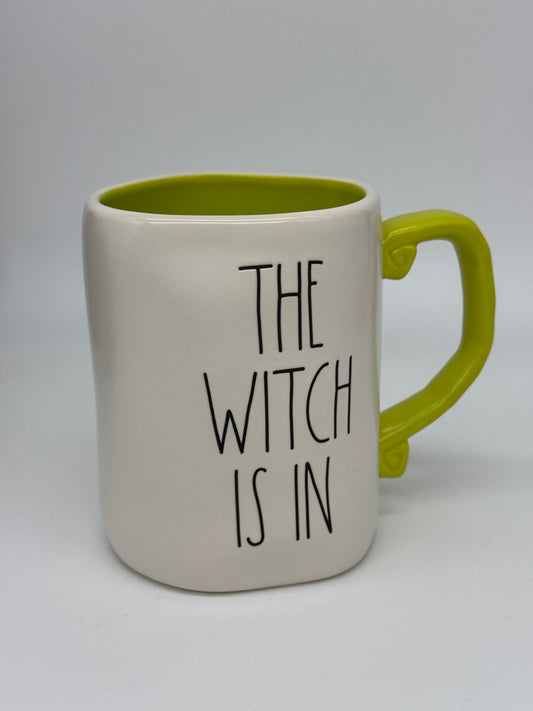 Rae Dunn Tasse "The Witch is In" Halloween Kaffeebecher Artisan Collection by Magenta (2024)