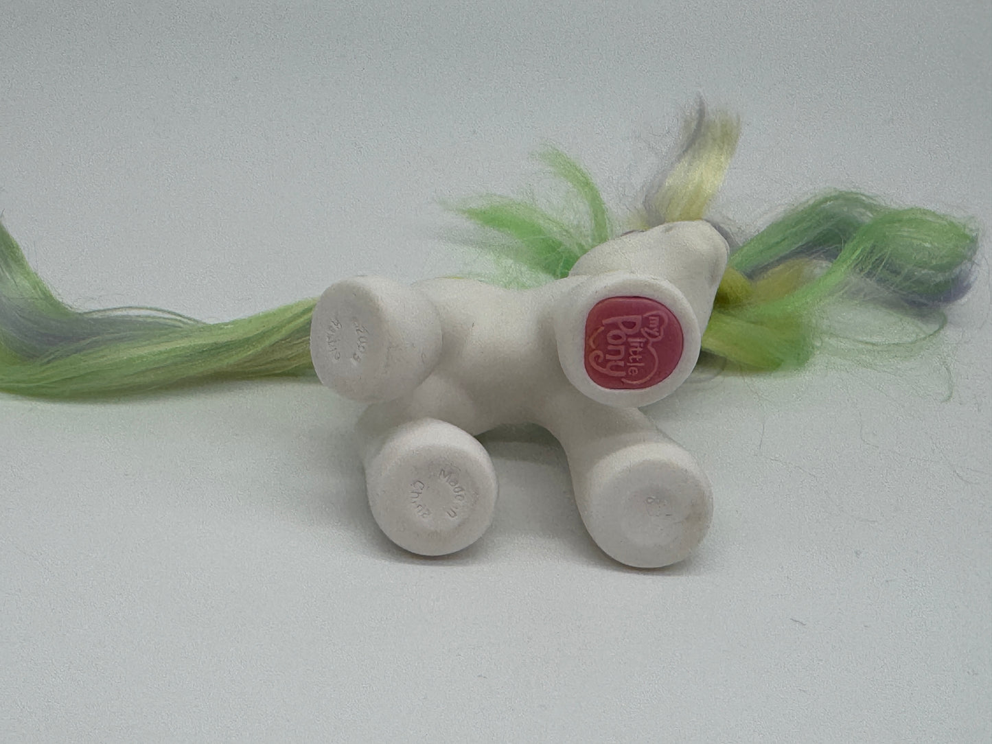 My Little Pony "Keen Bean Rainbow Pony Baby" Bonus G3 Pony mit Hufmagnet (2005)